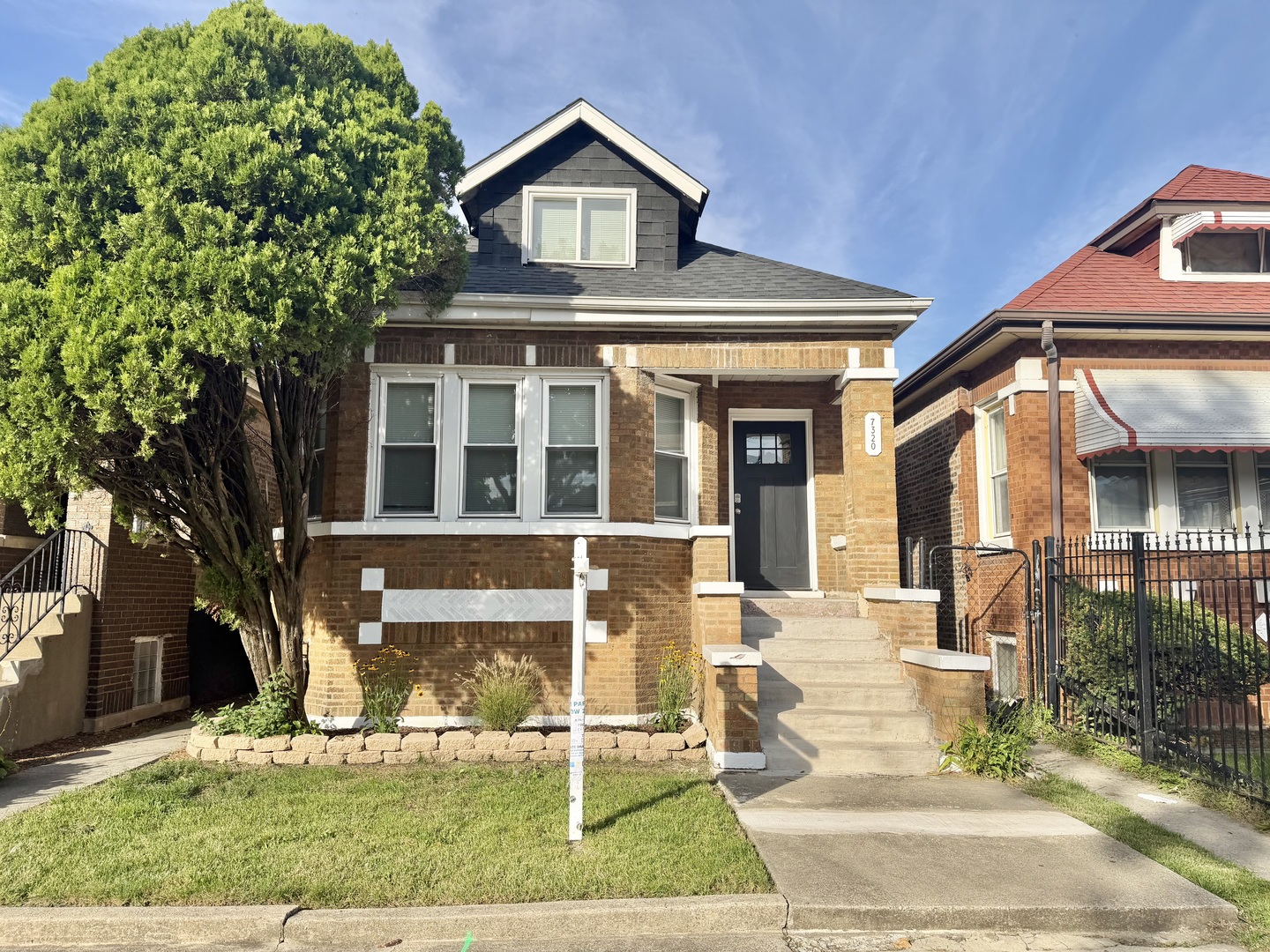 7320 S Oakley Avenue Property Photo 1