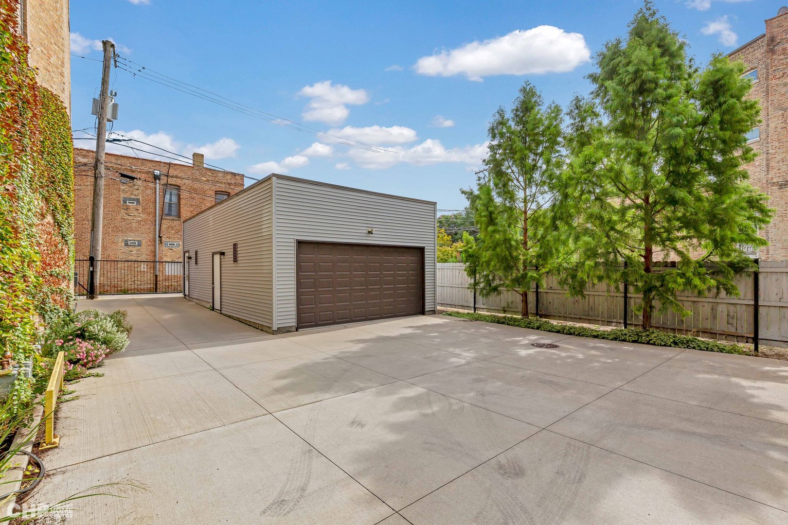3967 S Drexel Boulevard Property Photo 10