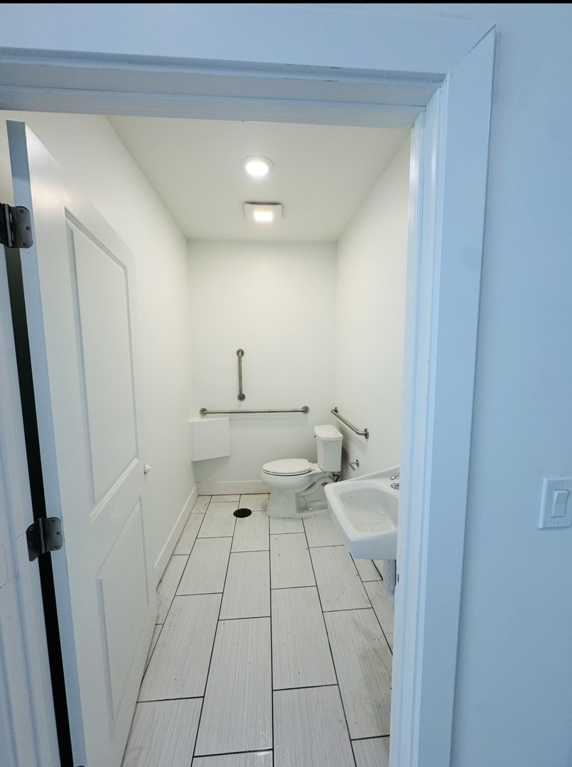2157 N Western Avenue 1 Property Photo 3