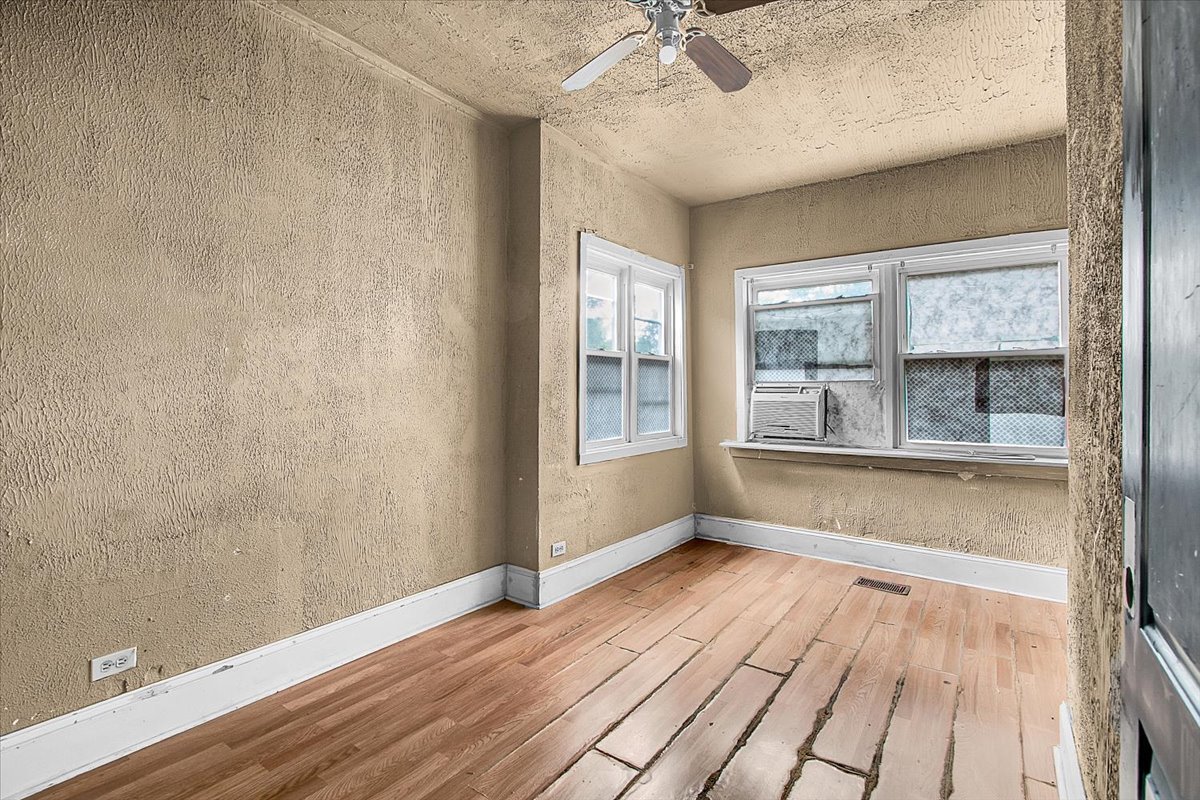 1220 W 109th Place Property Photo 3