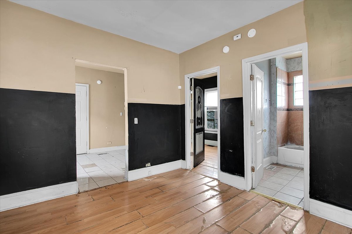1220 W 109th Place Property Photo 4