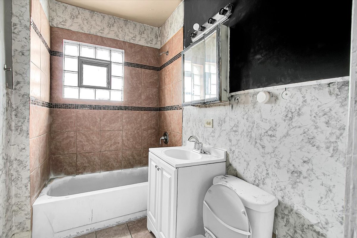 1220 W 109th Place Property Photo 7