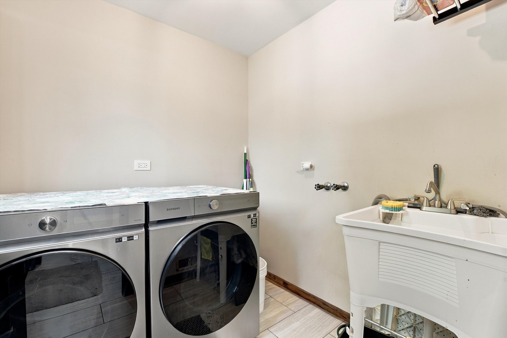 458 S Park Boulevard Property Photo 17