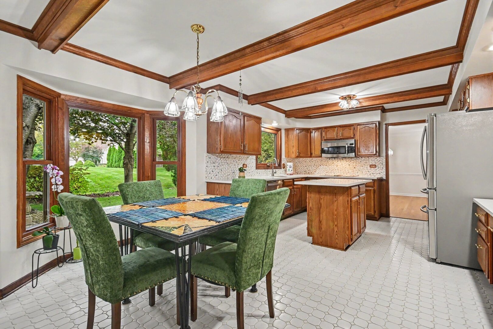 2311 Crabtree Lane Property Photo 6
