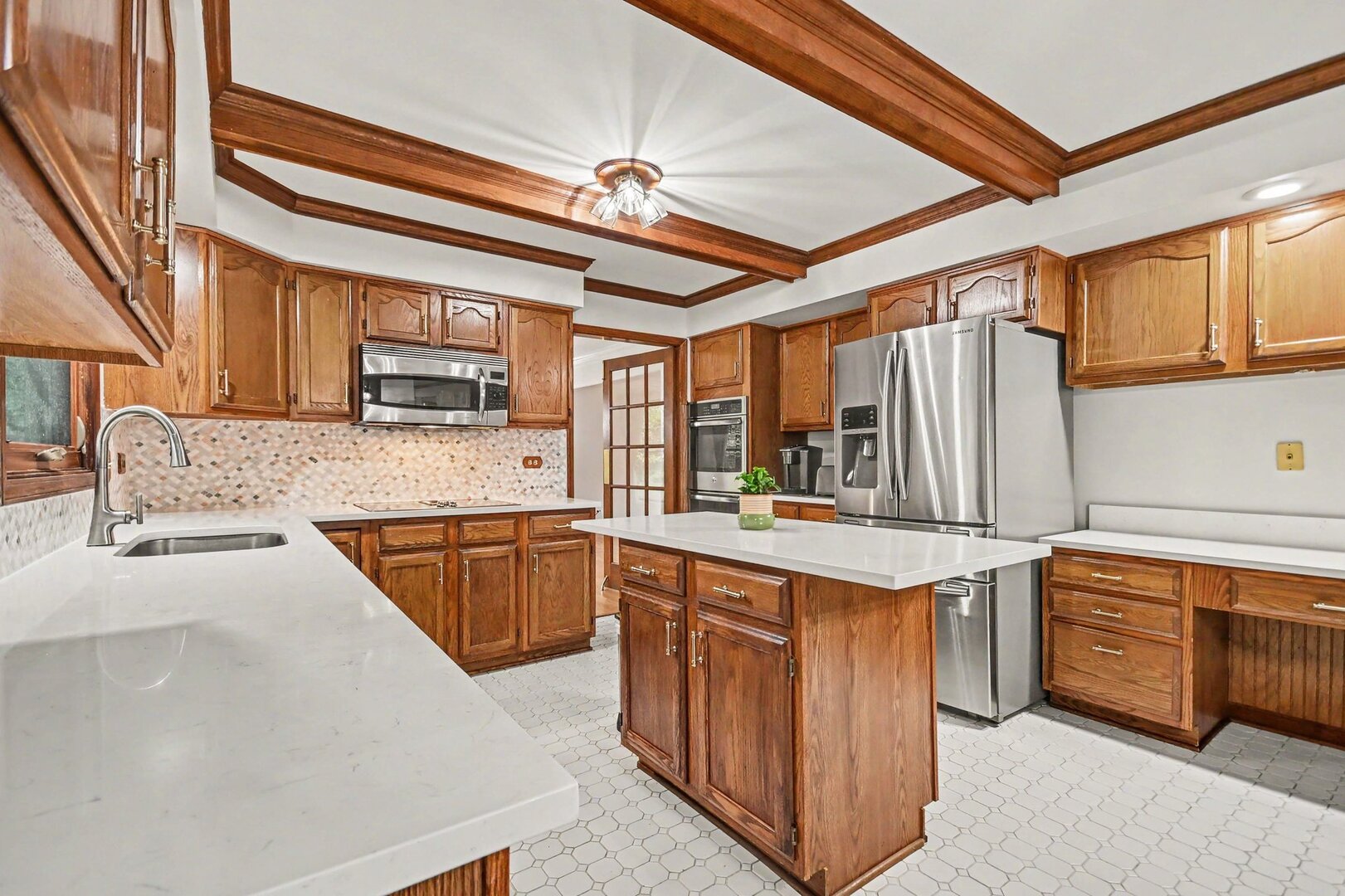 2311 Crabtree Lane Property Photo 7