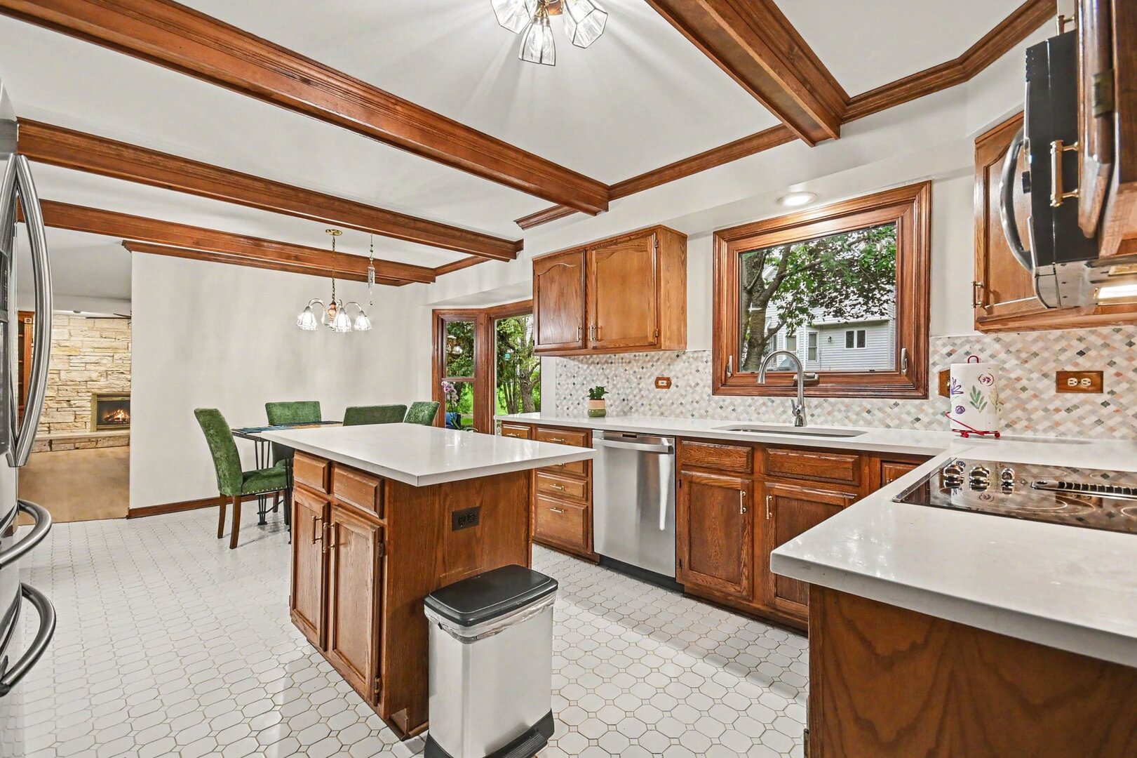 2311 Crabtree Lane Property Photo 9