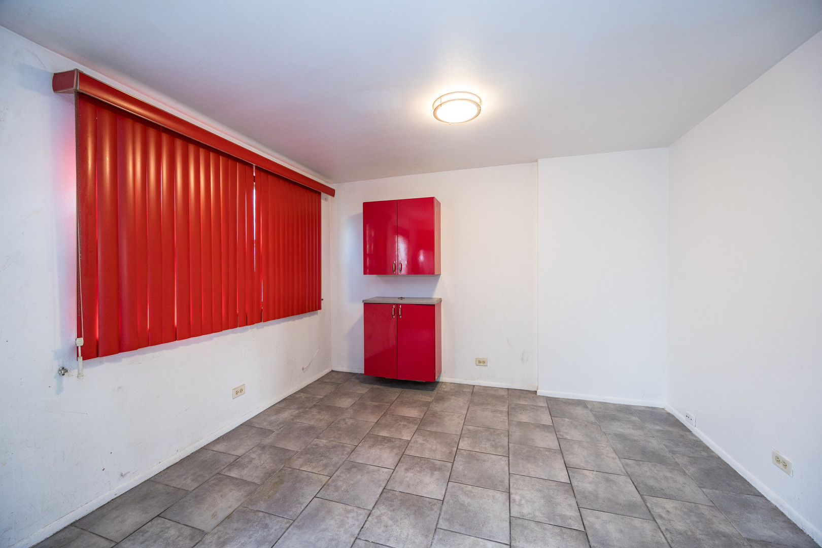 7929 S Greenwood Avenue Property Photo 6