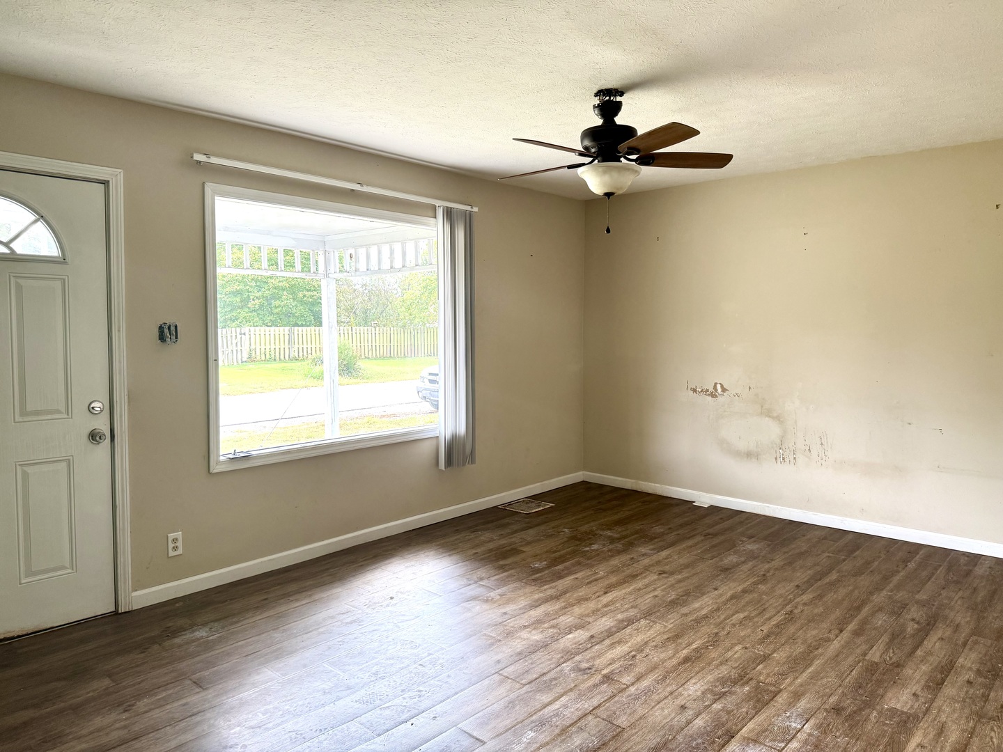 1100 W Concord Street Property Photo 3