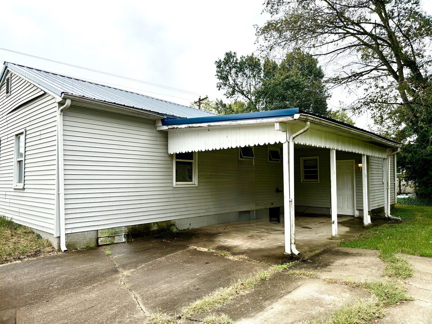 1100 W Concord Street Property Photo 5
