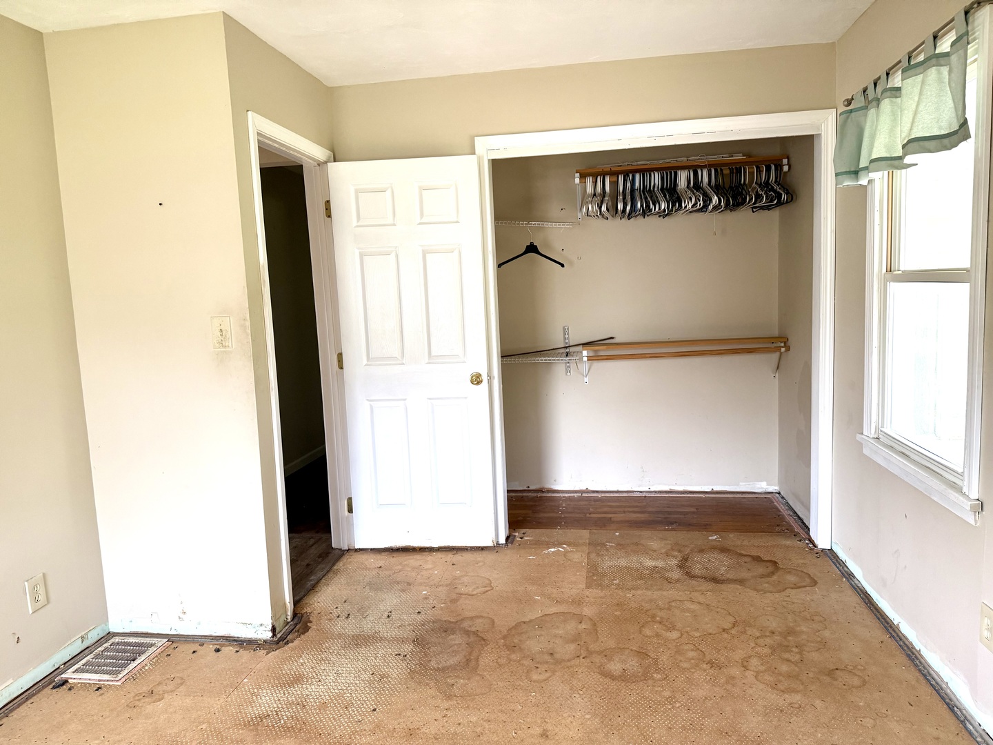 1100 W Concord Street Property Photo 6
