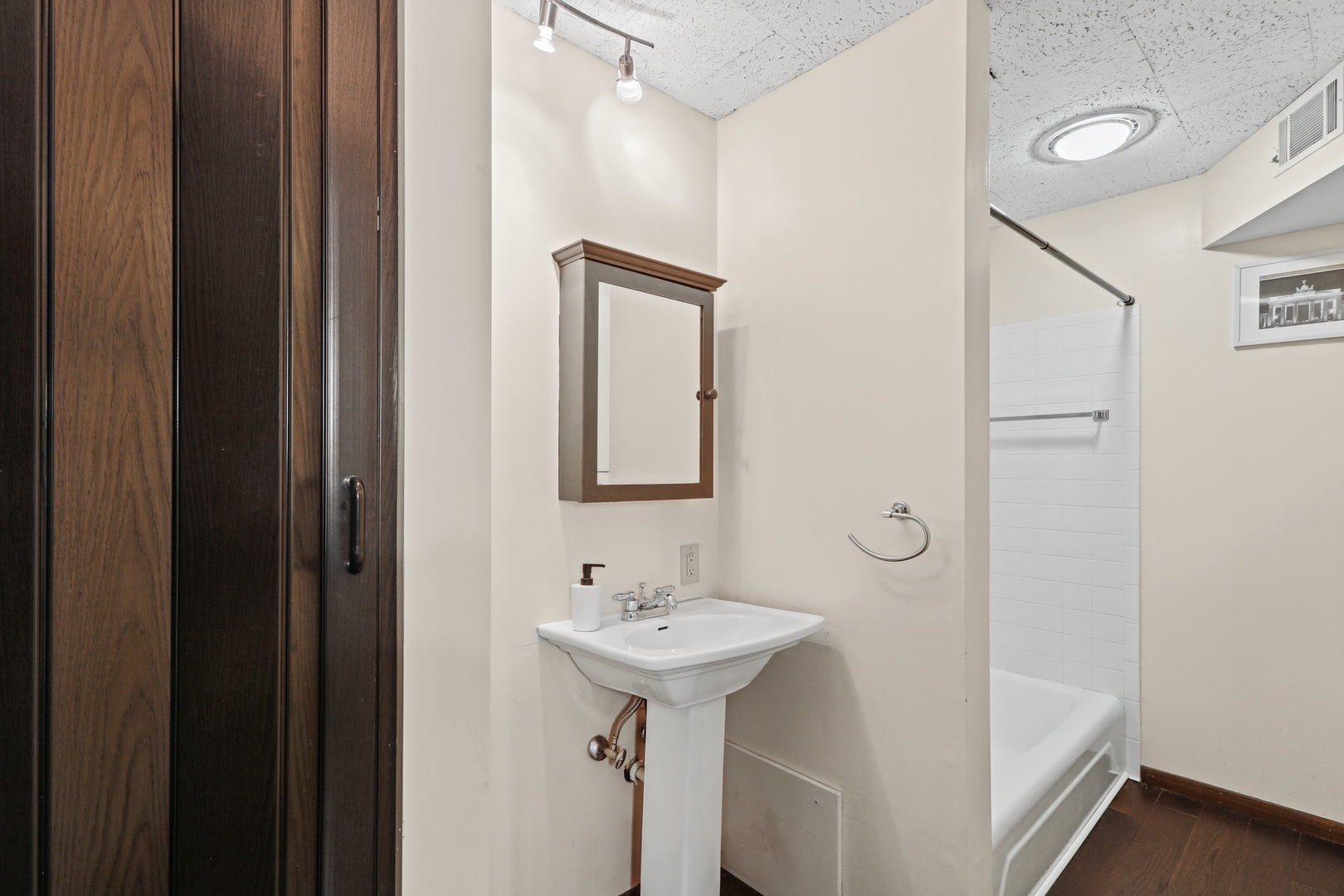 1004 E Harding Drive 201 Property Photo 27