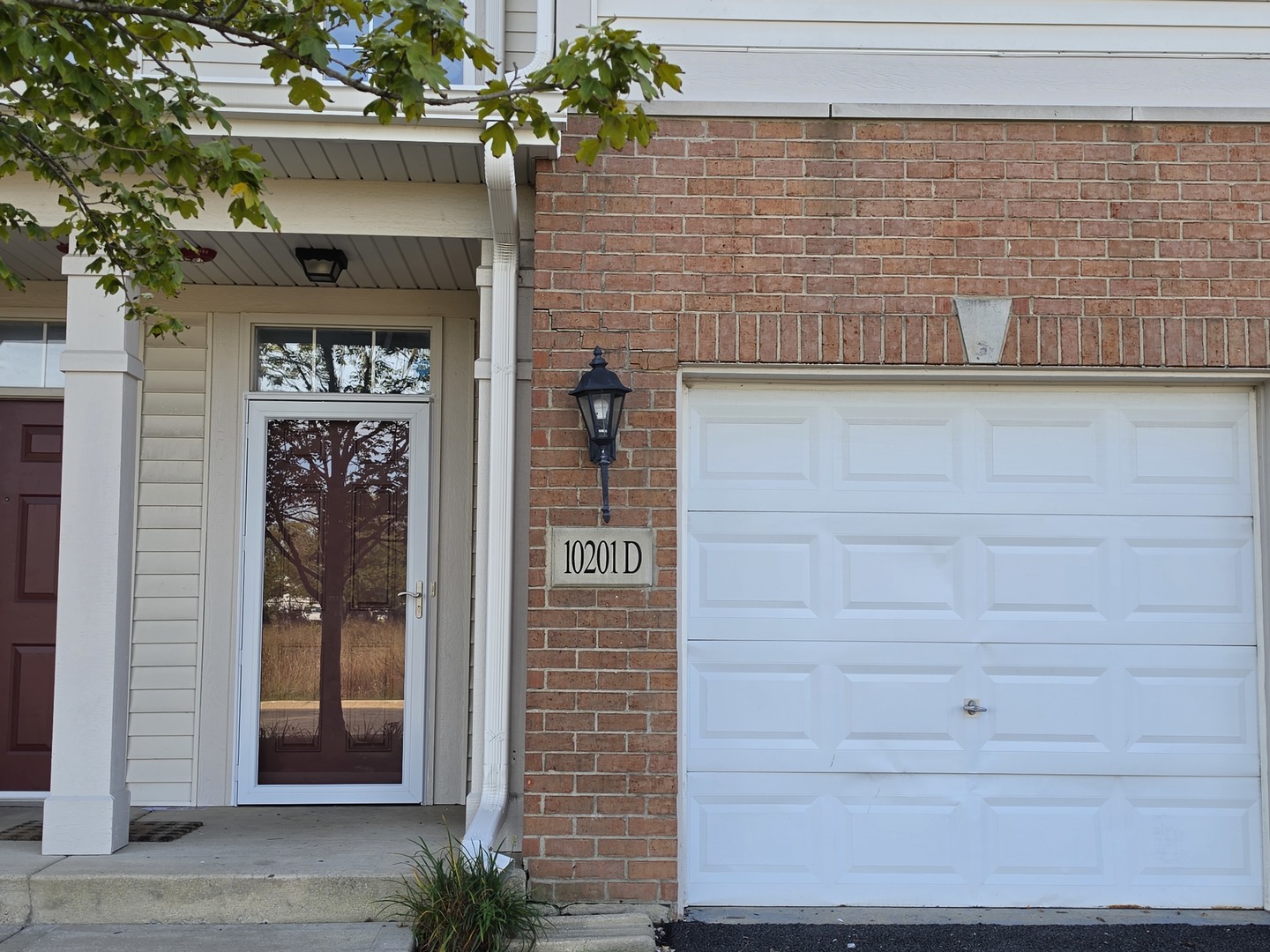 10201 Camden Lane Property Photo 3