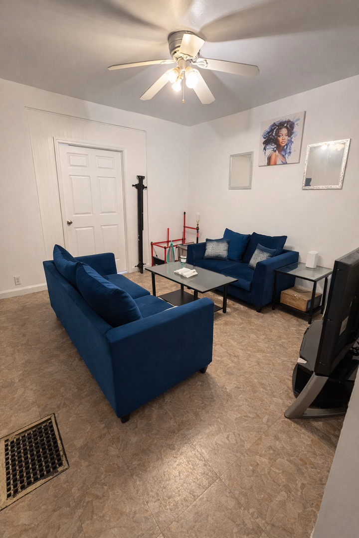 6812 S Wolcott Avenue Property Photo 3