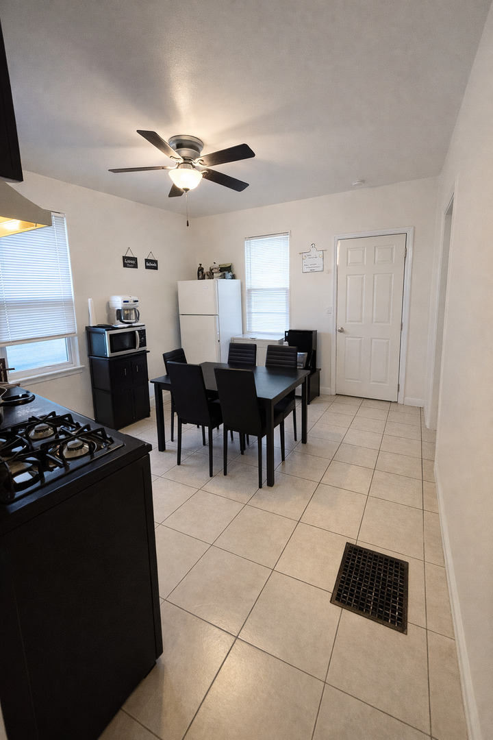 6812 S Wolcott Avenue Property Photo 5