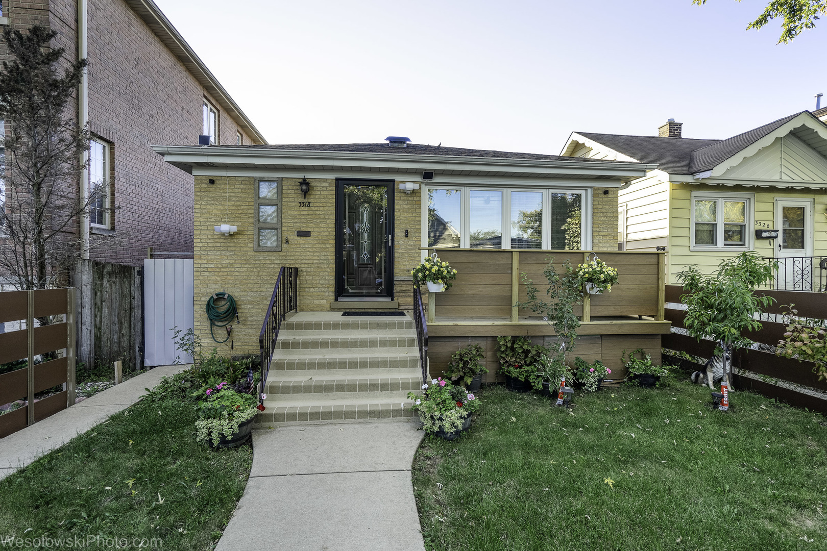 3318 N Oriole Avenue Property Photo 1
