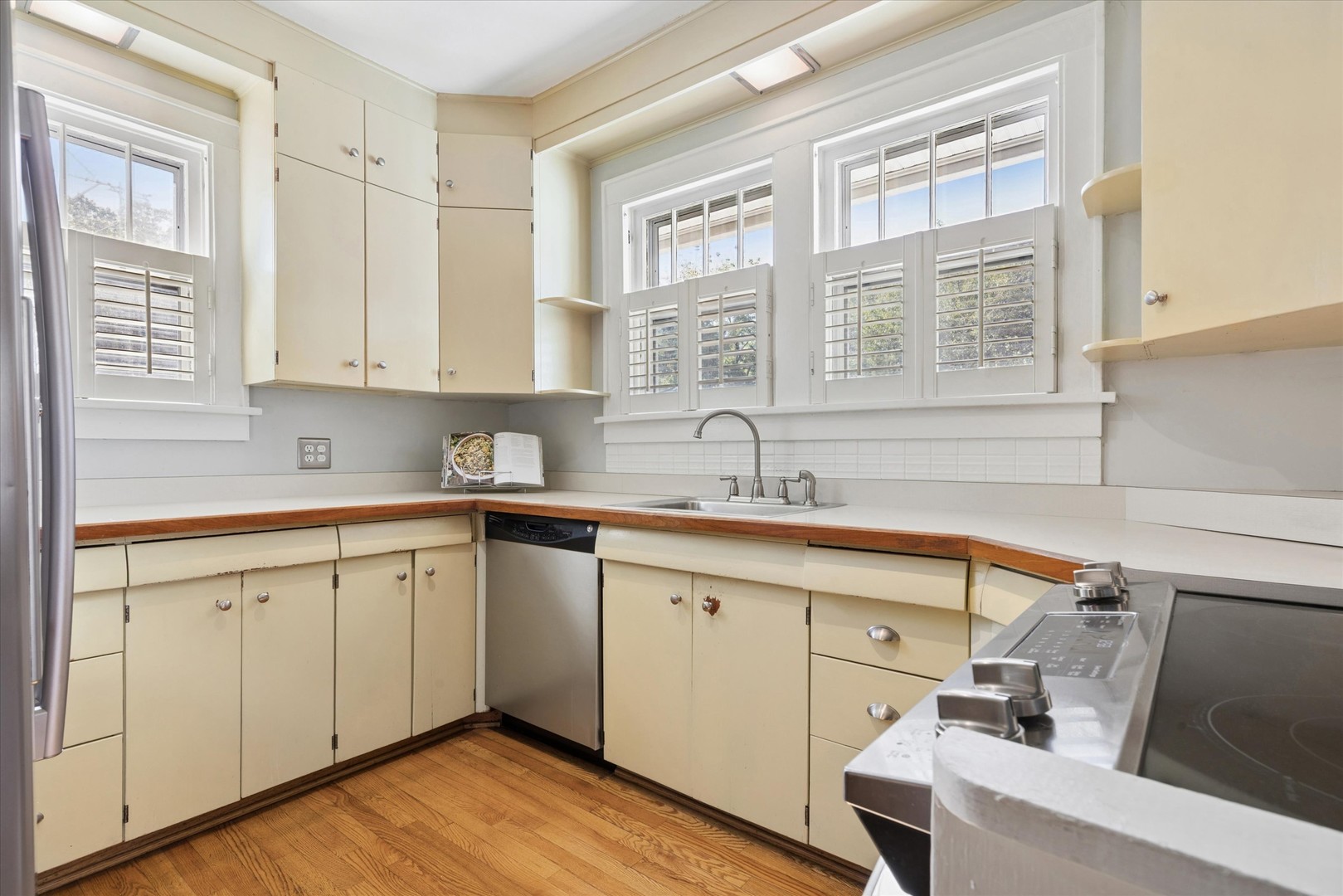 808 Howard Street Property Photo 10
