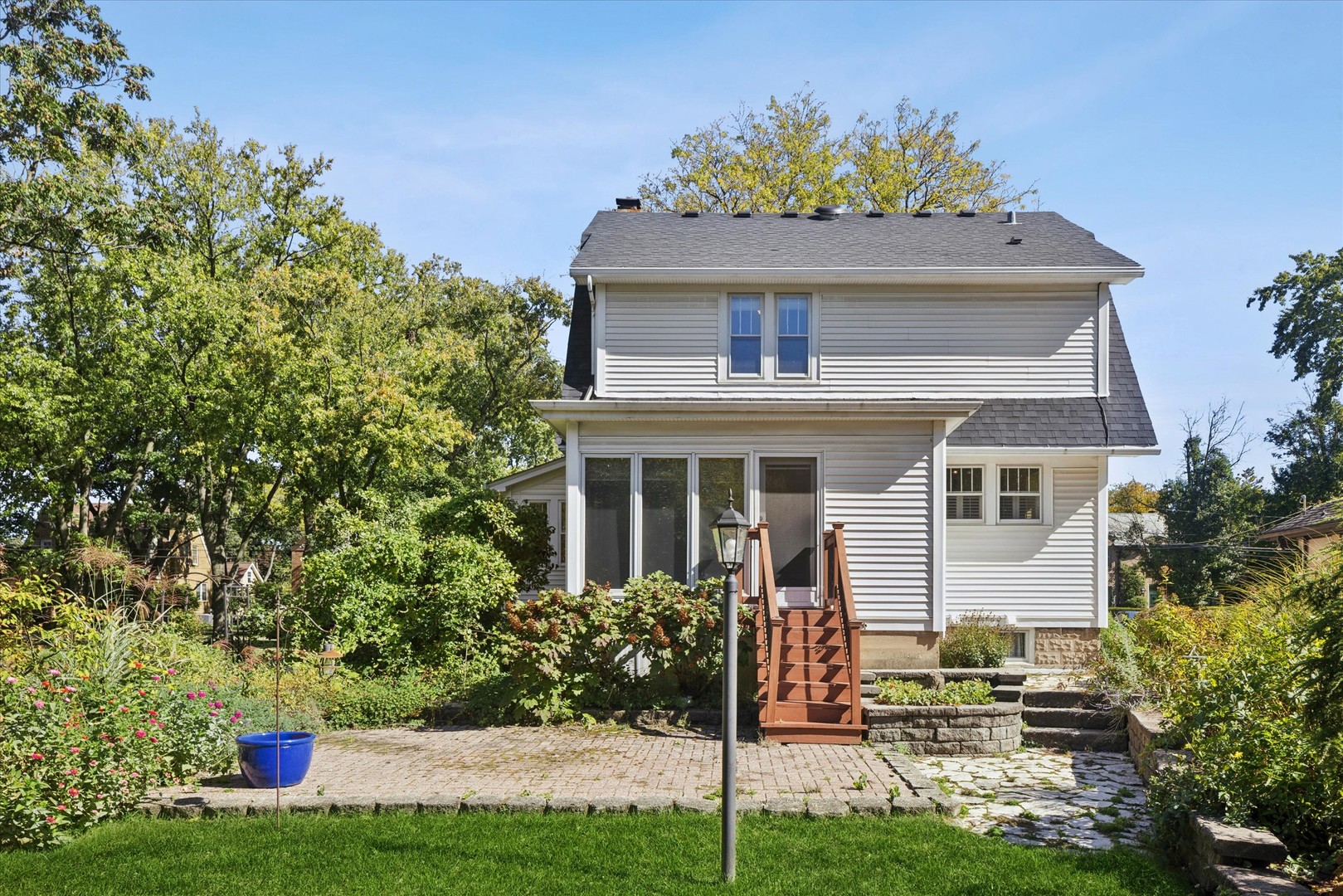 808 Howard Street Property Photo 27