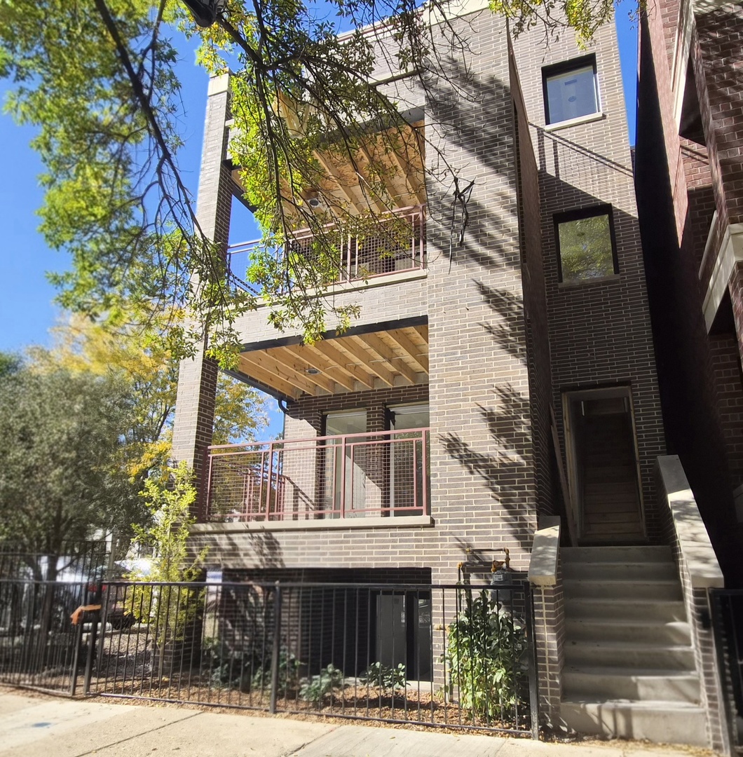 4928 N Damen Avenue 3 Property Photo 1