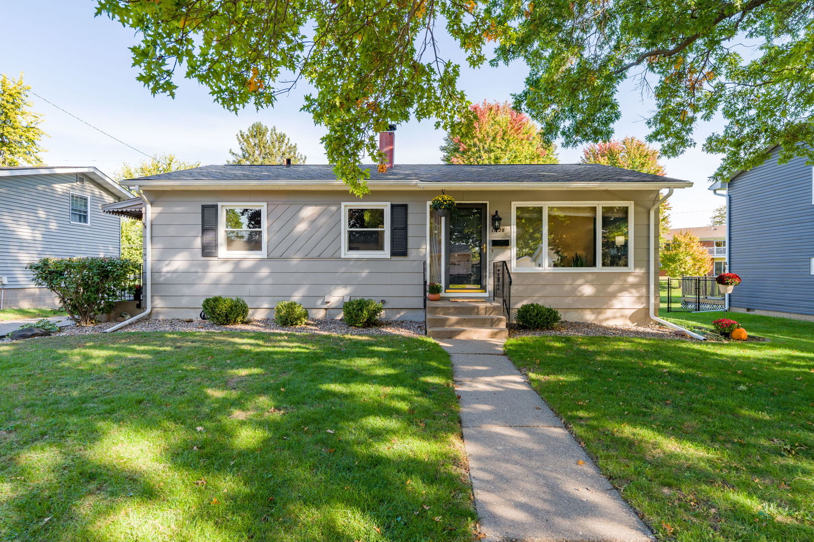 1828 E 32nd Street Property Photo 1