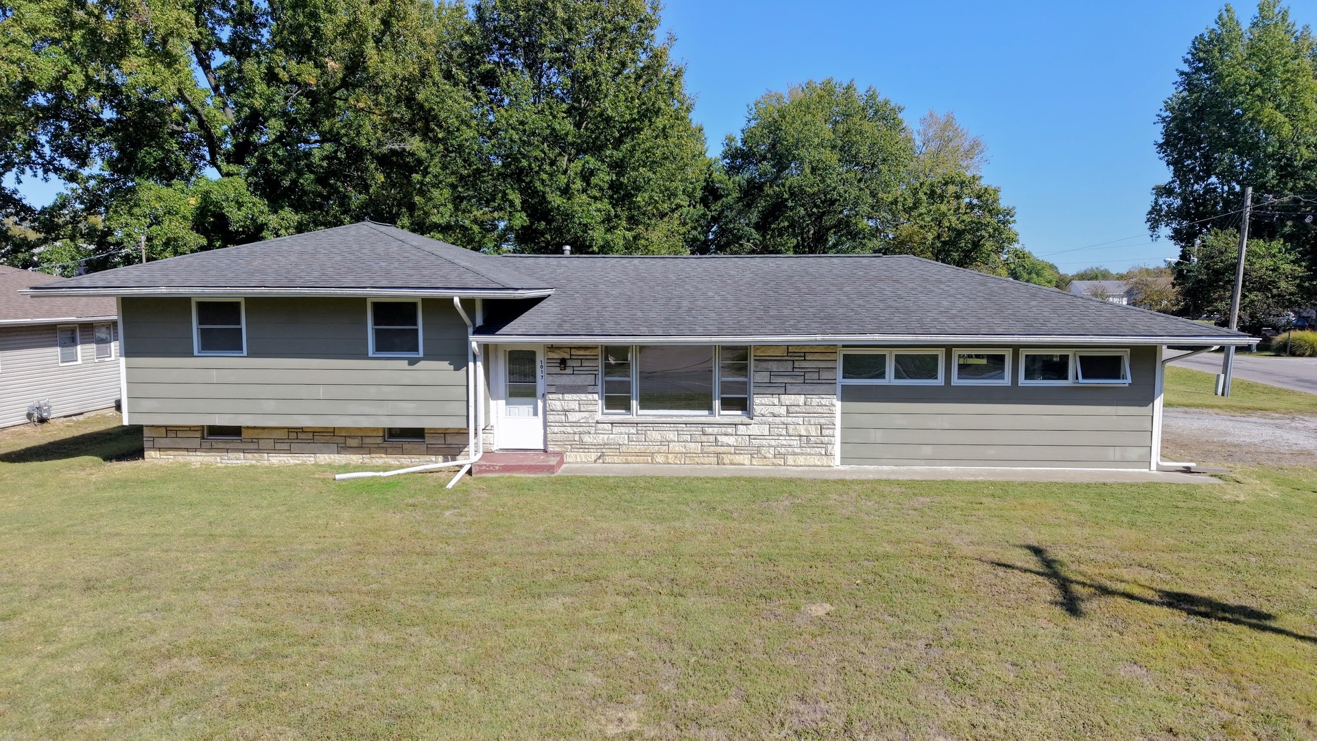 1017 S Giant City Road Property Photo 1
