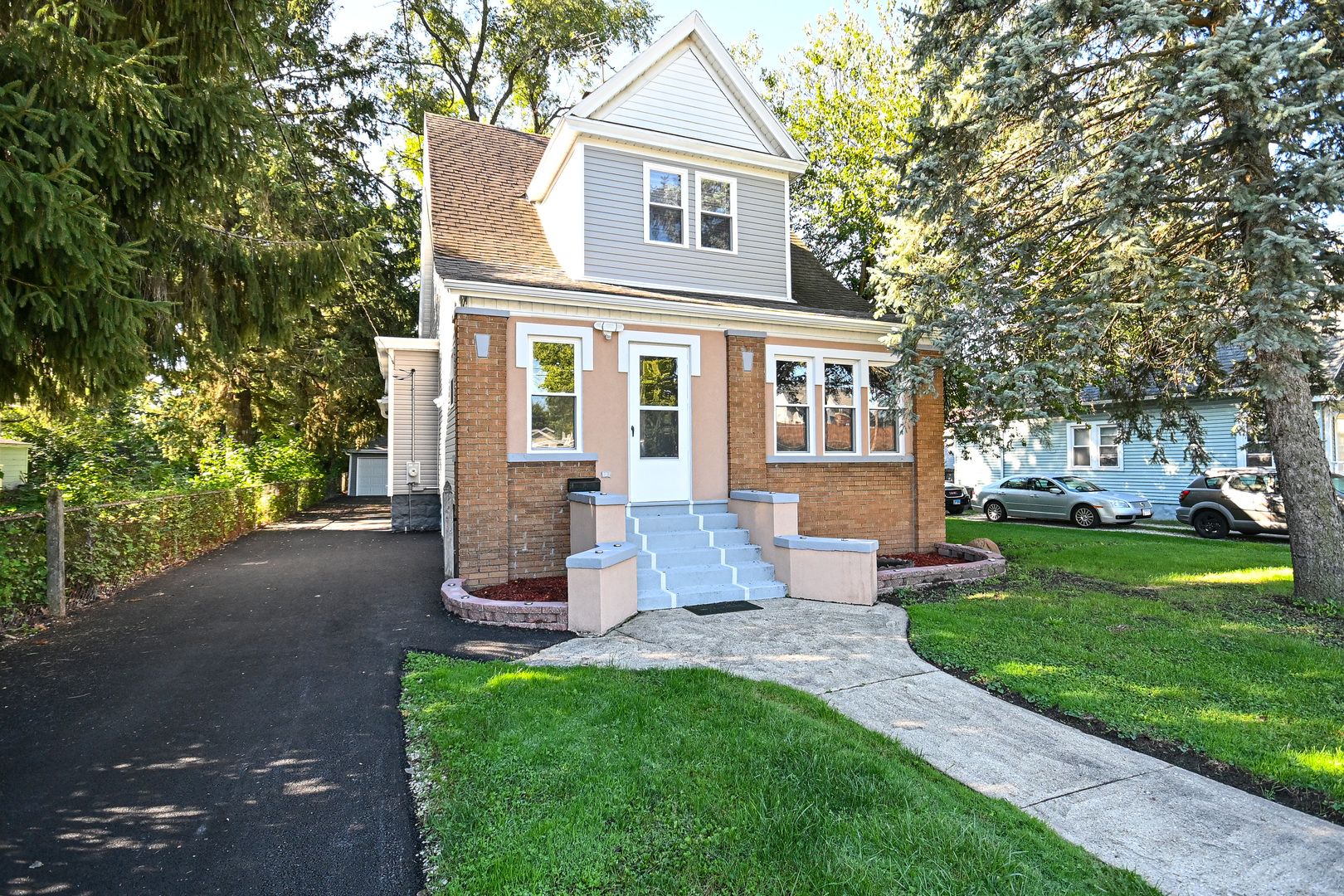 417 E 16th Street Property Photo 1