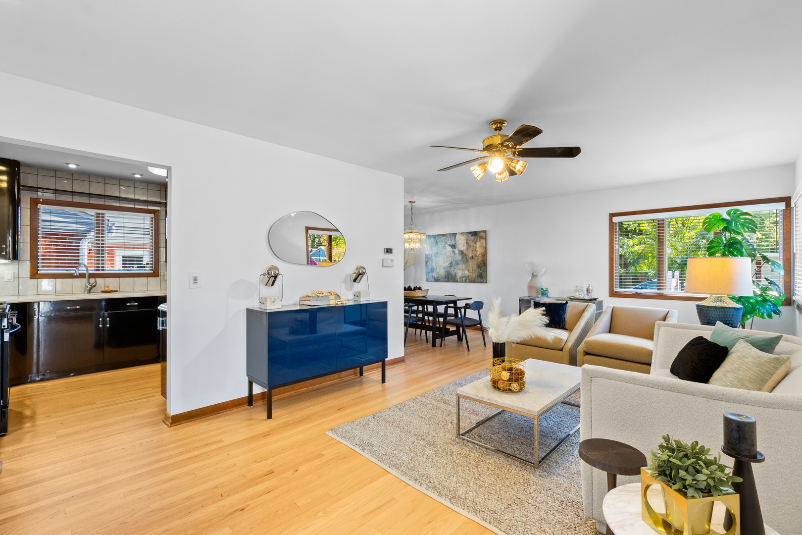 558 E Park Avenue Property Photo 2