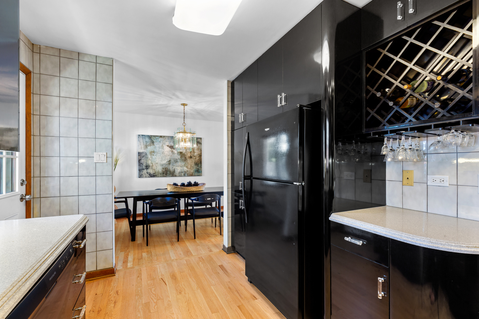 558 E Park Avenue Property Photo 7