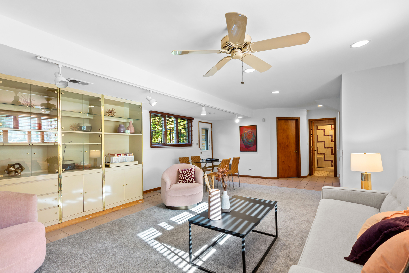 558 E Park Avenue Property Photo 10