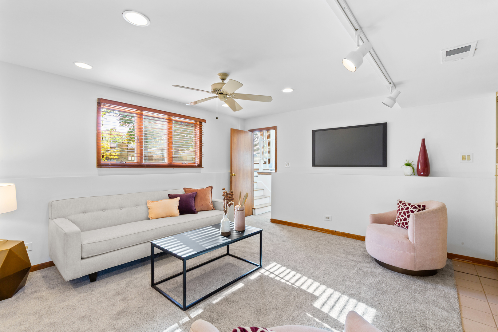 558 E Park Avenue Property Photo 12