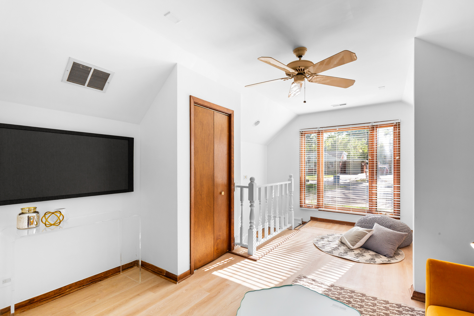 558 E Park Avenue Property Photo 23