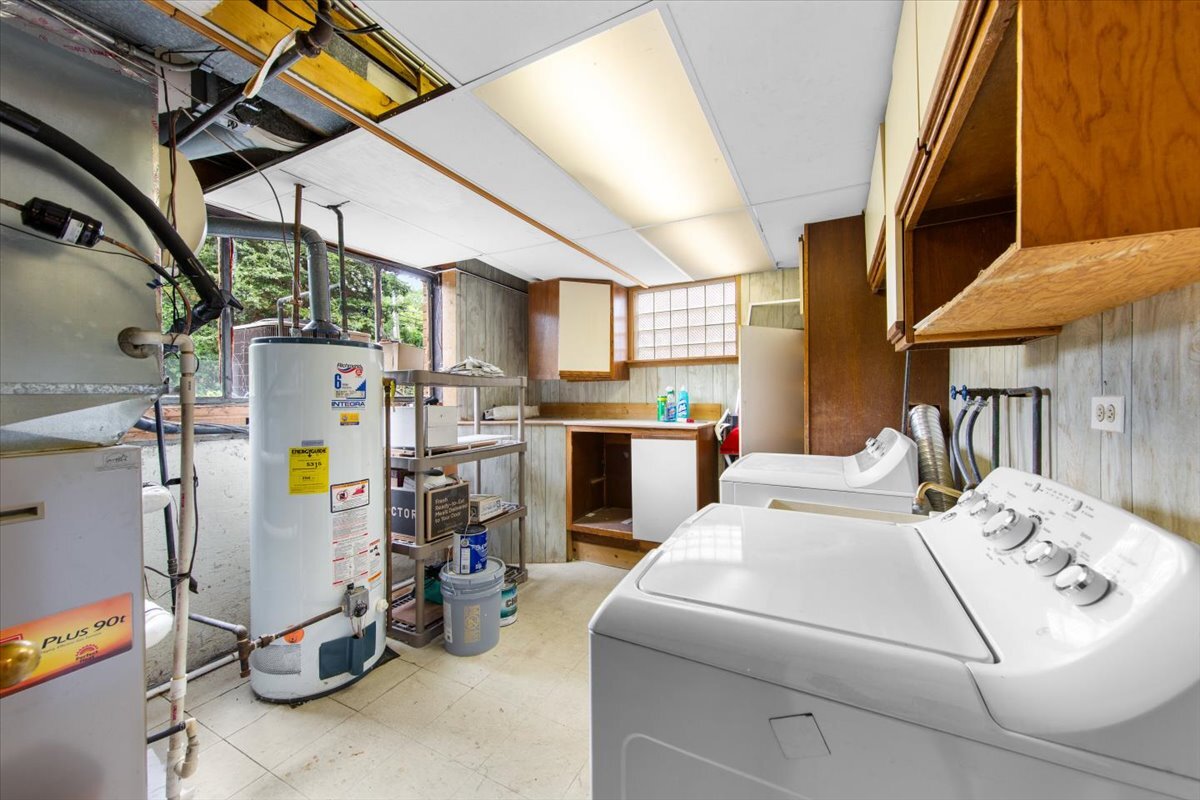 558 E Park Avenue Property Photo 30