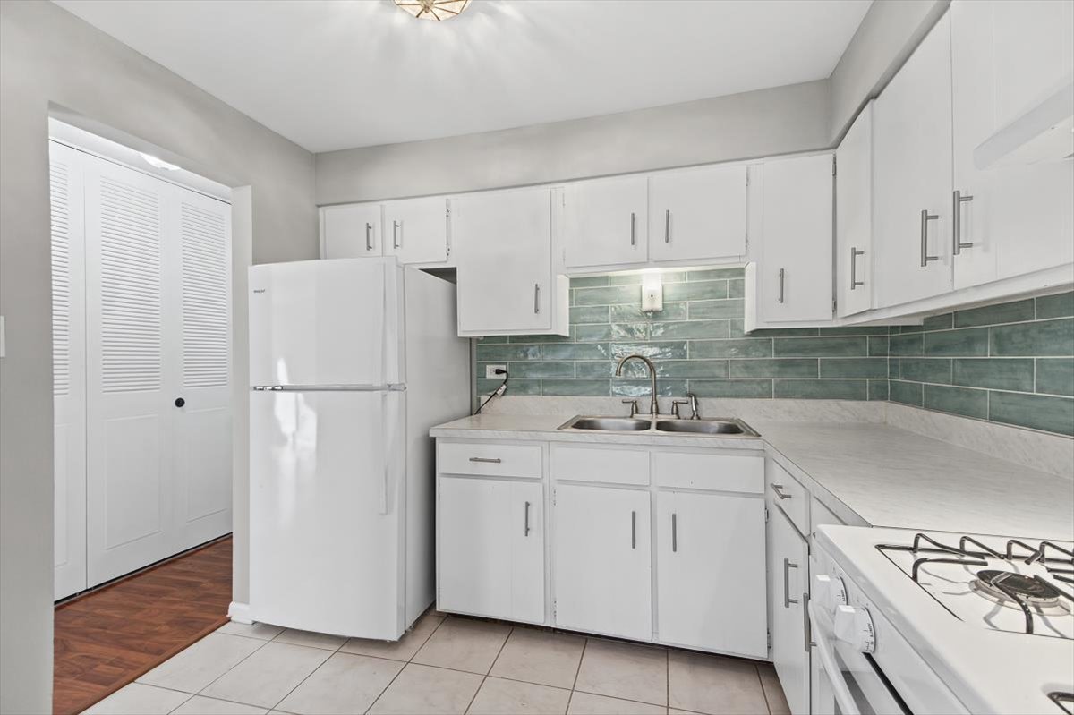 9740 S Pulaski Road 110 Property Photo 7