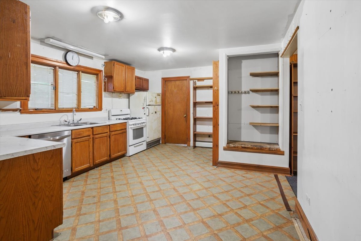100 W Natoma Avenue Property Photo 8
