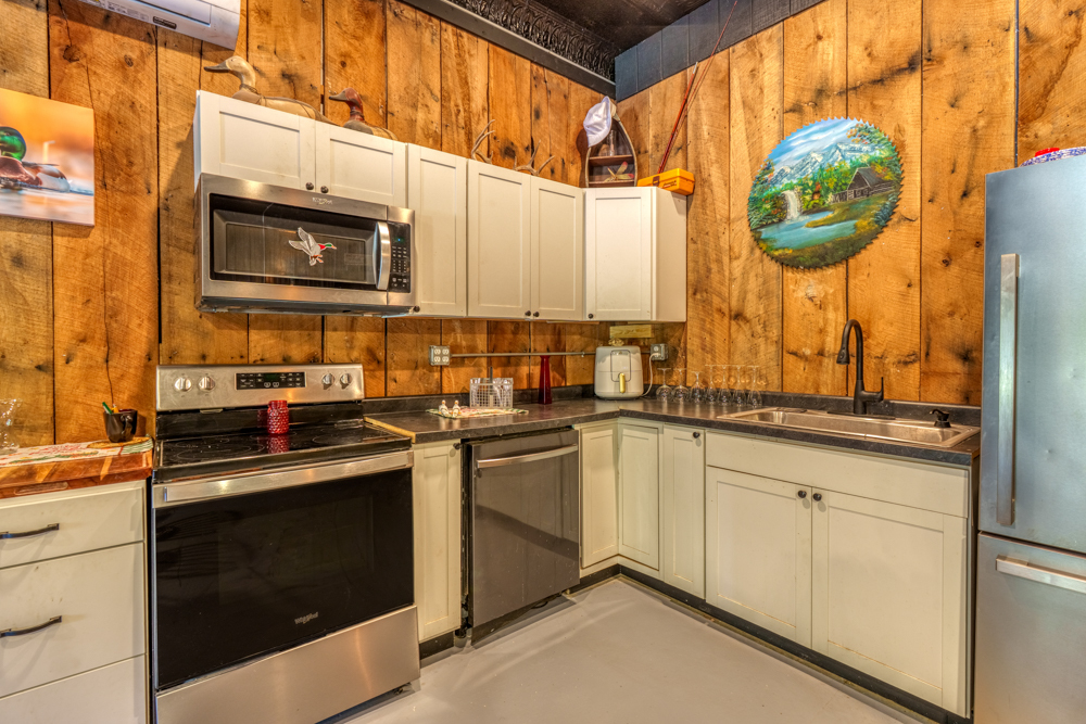 305 E Jefferson Avenue Property Photo 6