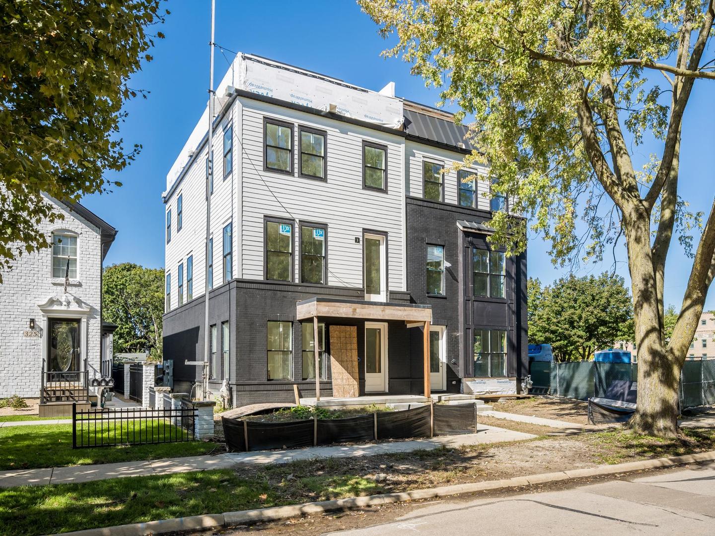 333 N Loomis Street Property Photo 1