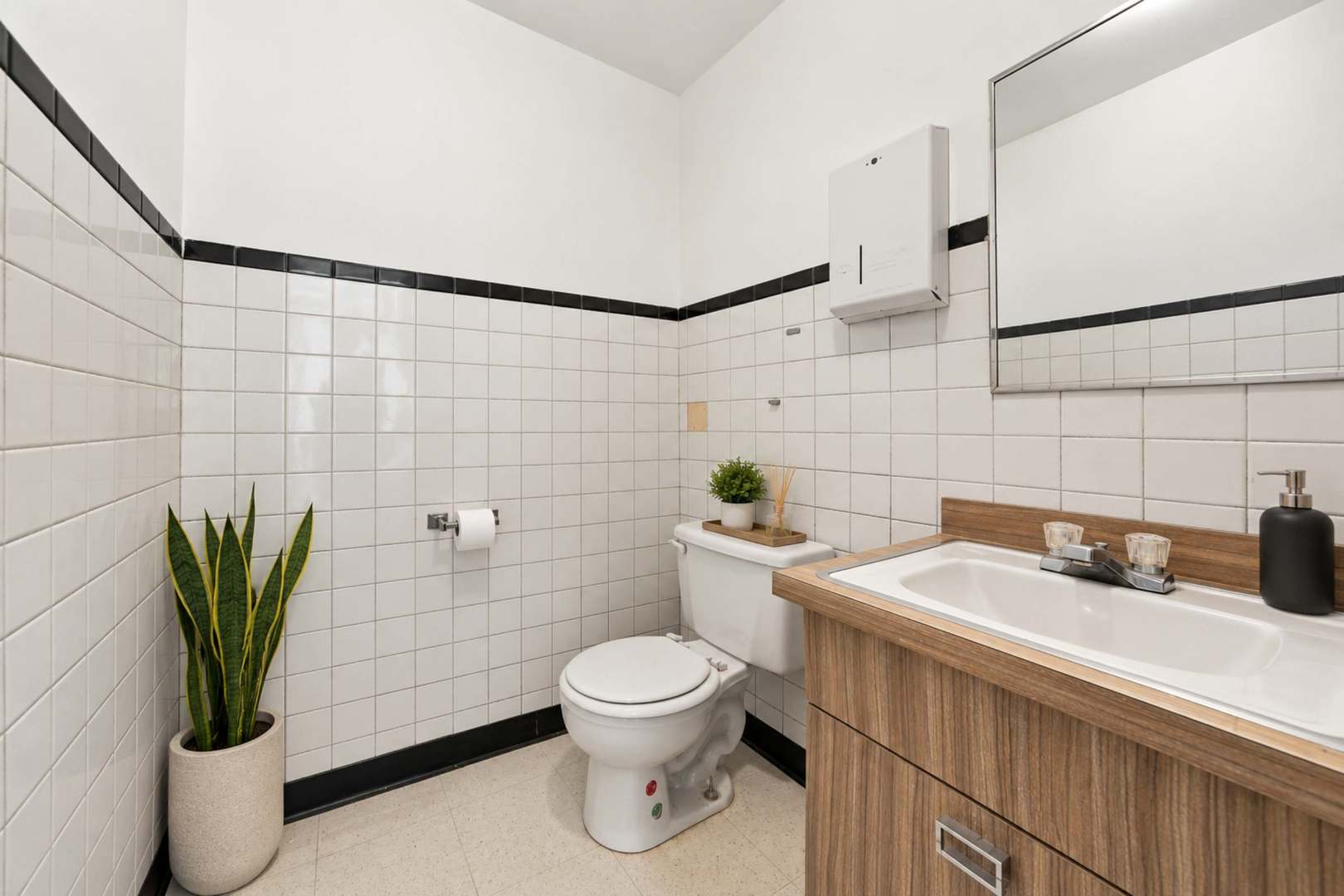 13005 Western Avenue Property Photo 12