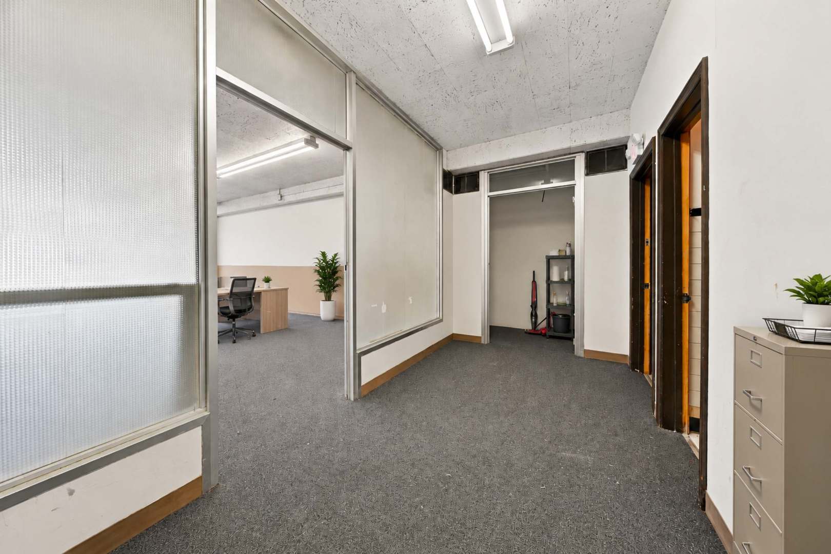 13005 Western Avenue Property Photo 14