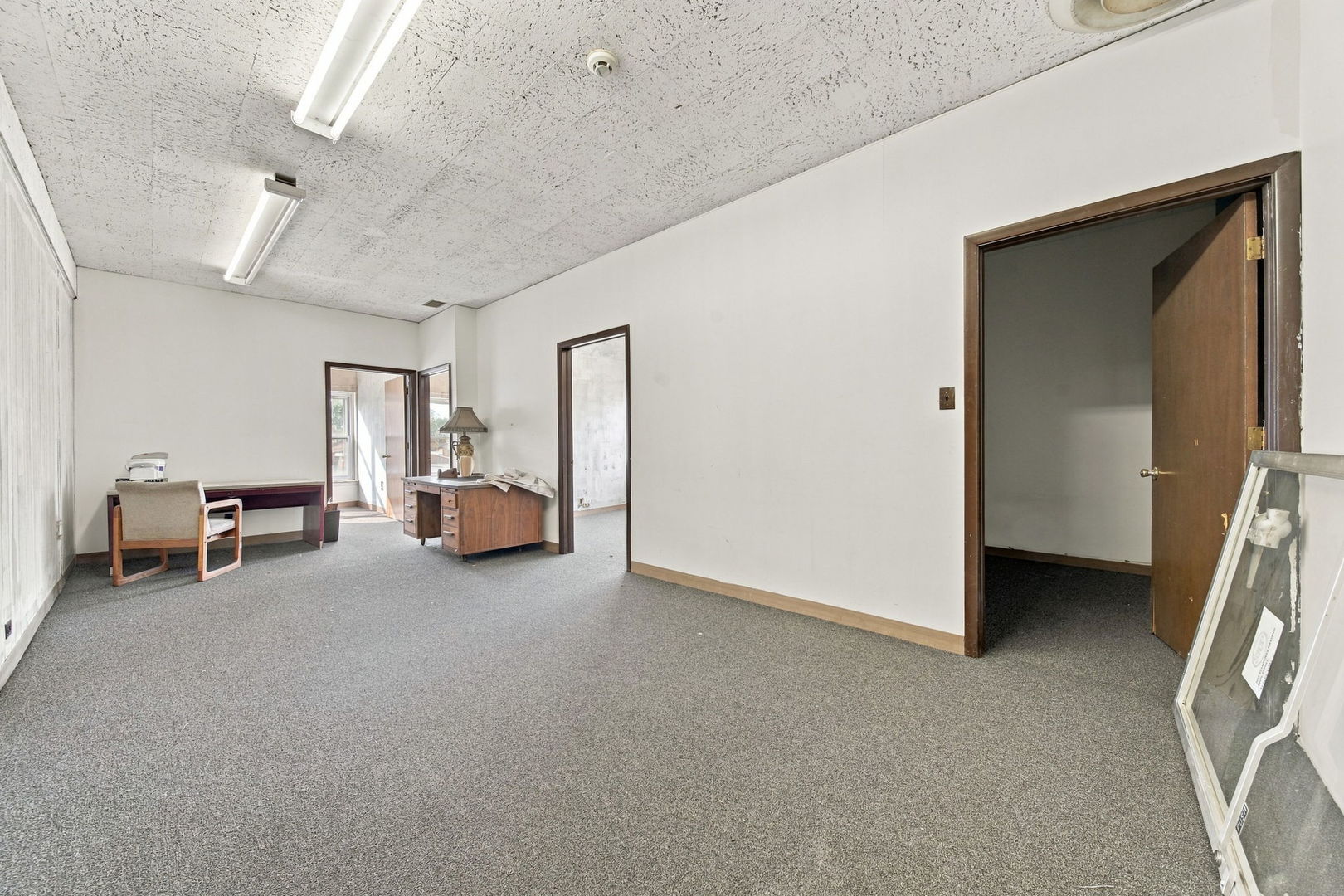 13005 Western Avenue Property Photo 31