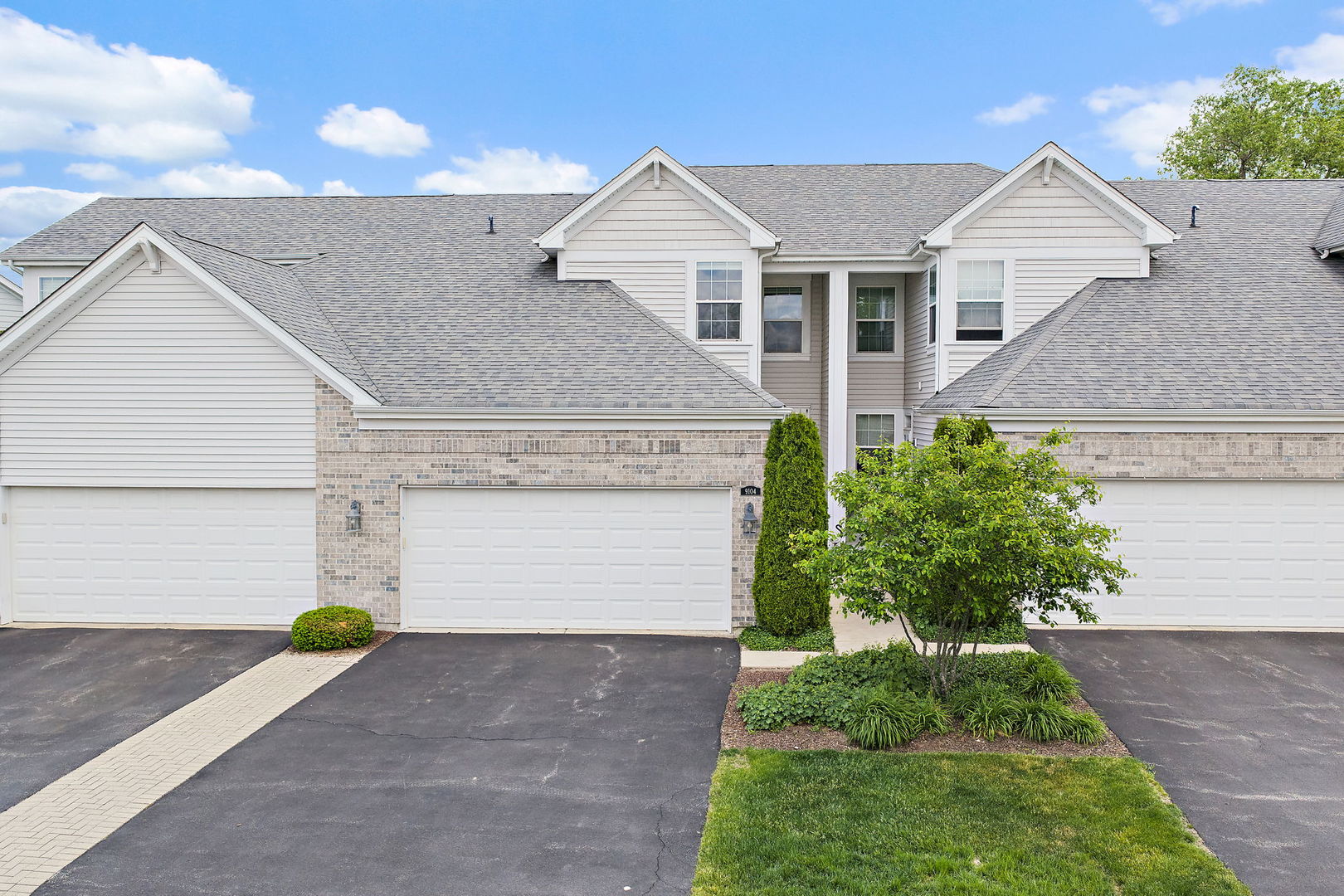 9104 Falcon Greens Drive Property Photo 1