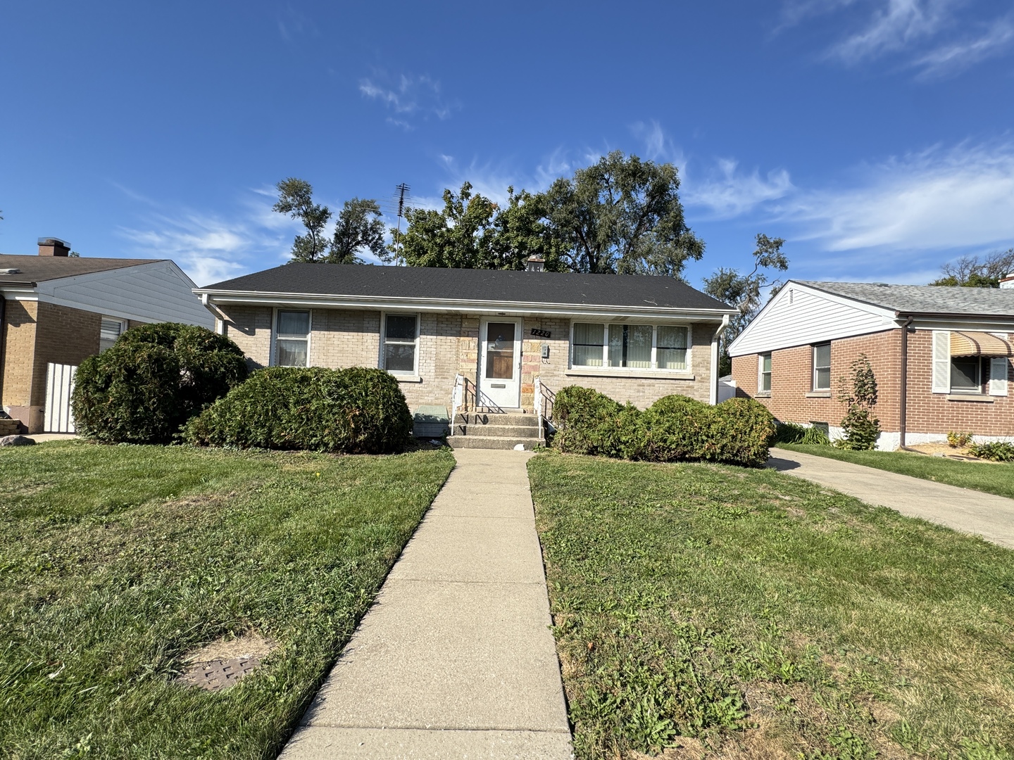 1220 N Lind Avenue Property Photo 1