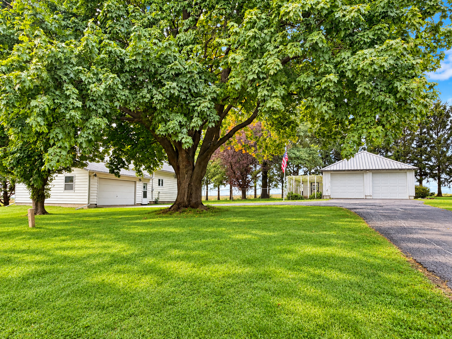2622 S Bolton Road Property Photo 1