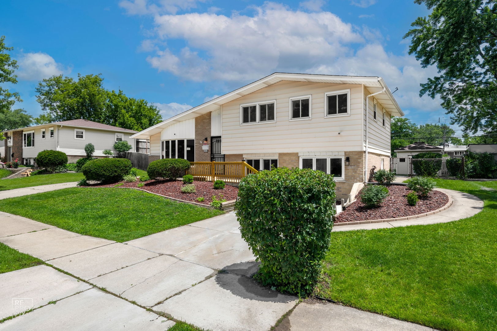 14825 Parkside Avenue Property Photo 1