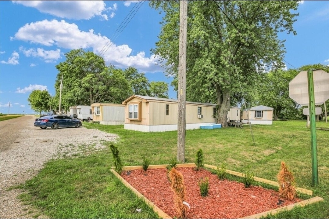220 N Poplar Street Property Photo 4