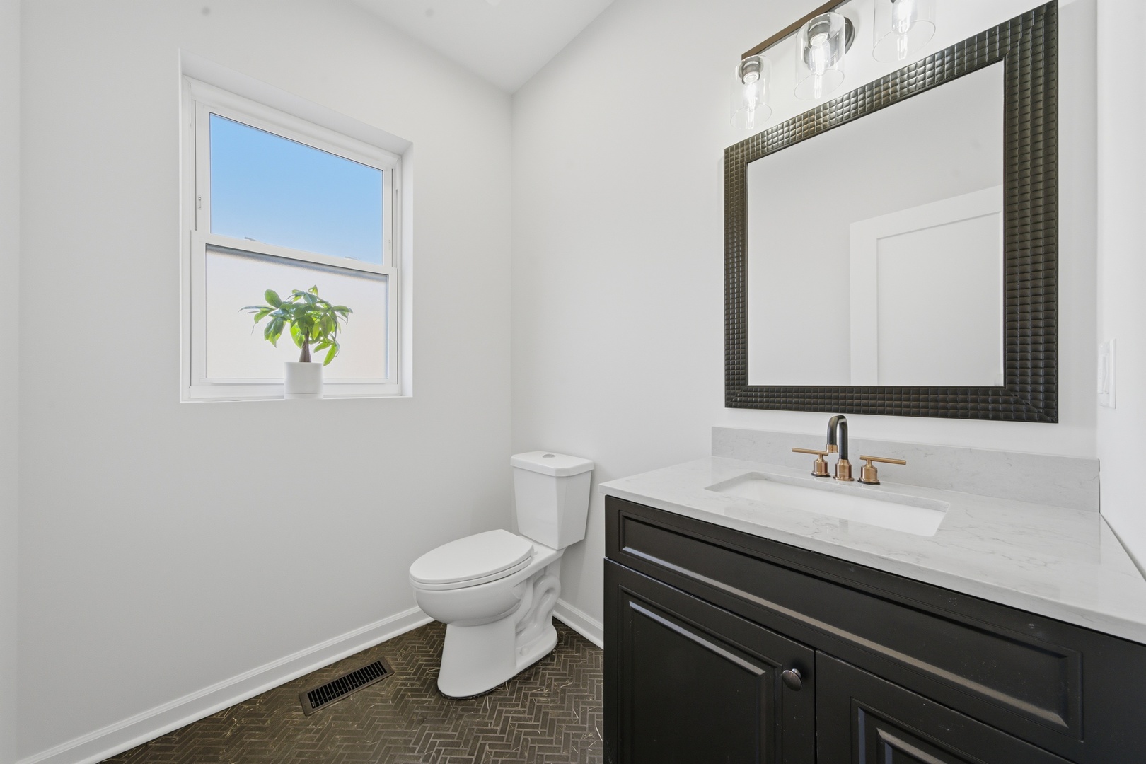956 N Saint Louis Avenue Property Photo 10
