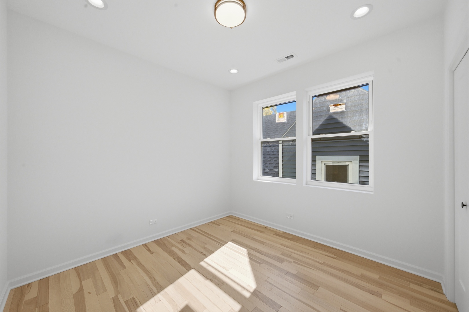 956 N Saint Louis Avenue Property Photo 14