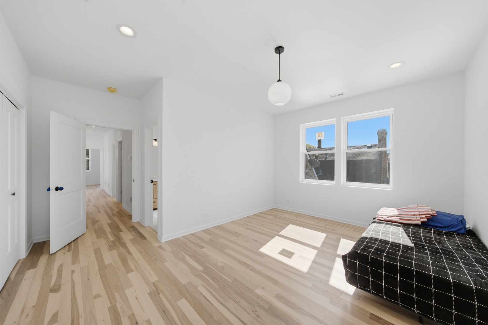 956 N Saint Louis Avenue Property Photo 15