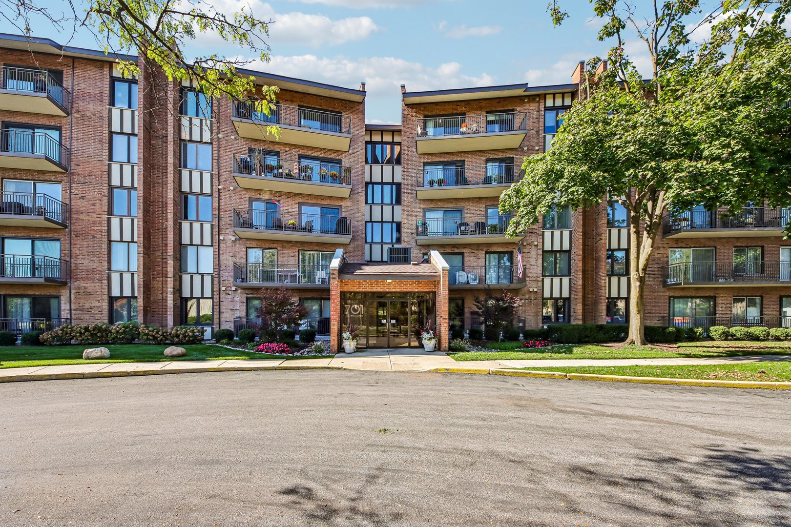 701 Lake Hinsdale Drive 201 Property Photo 1