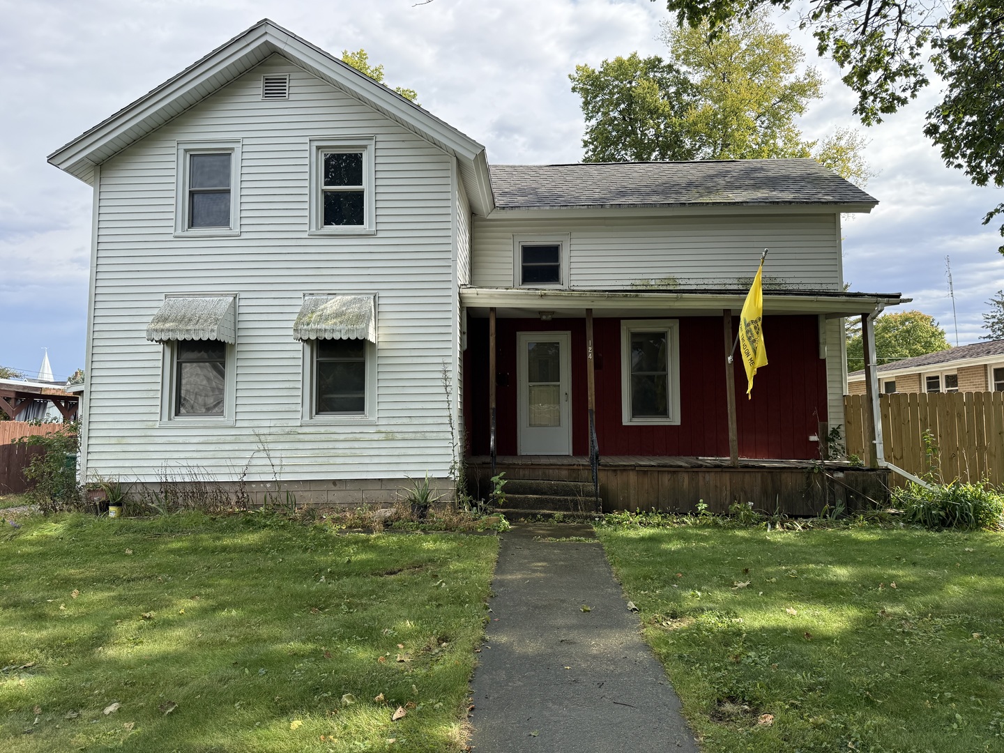 124 S Elm Street Property Photo 2