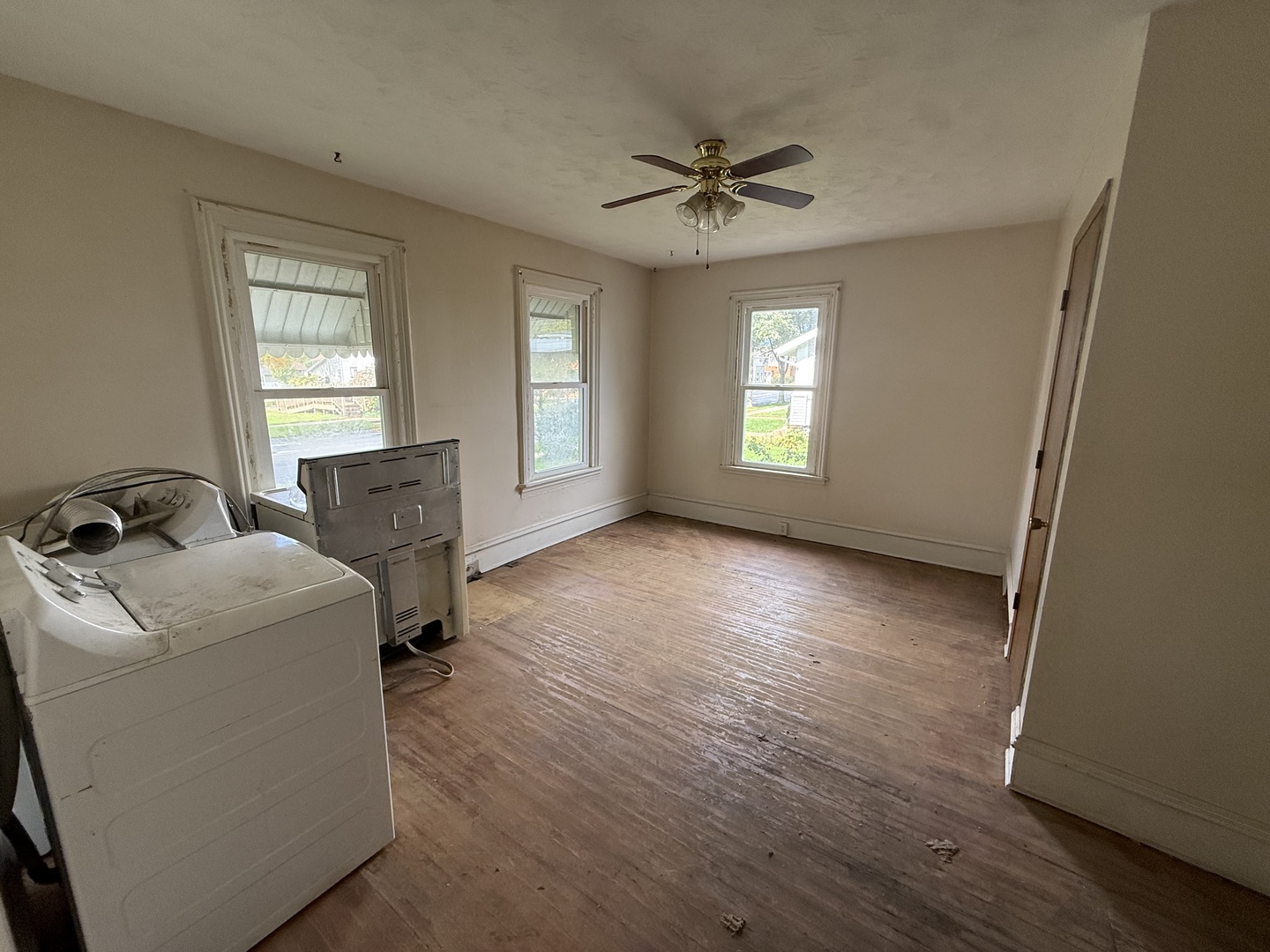 124 S Elm Street Property Photo 5