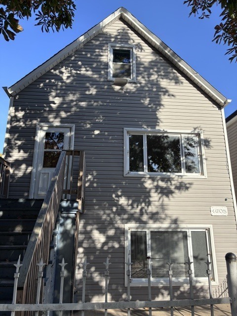 4605 S Fairfield Avenue Property Photo 1